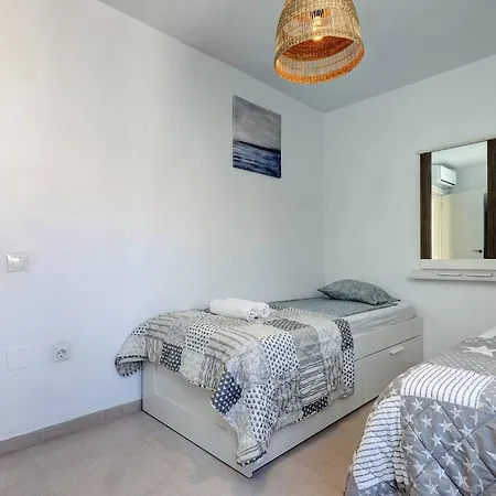 098 Traditional 2 Bed Pueblo Townhouse With Private Terrace 贝纳尔马德纳